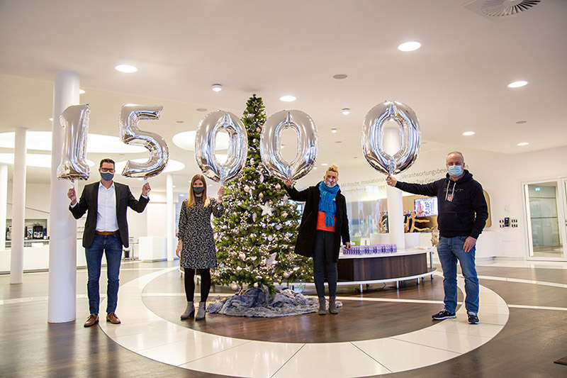 Die Beteiligten bei der Spendenübergabe (v.l.): Matthias Kappeler (Director Marketing & Digital Office der Kaffee-Partner-Gruppe), Jaqueline Jenz (Jugend- und Auszubildendenvertretung Kaffee-Partner), Ingrid Ketteler (stellv. Leiterin Kath. Fabi) und Hermann Große-Marke (1. Vorsitzender der Kindertafel). Foto: Kaffee-Partner