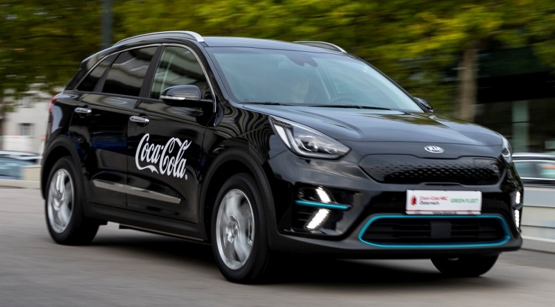 Im Zuge ihrer Nachhaltigkeitsstrategie stellt die Unternehmensgruppe Coca-Cola HBC Österreich ihre Fahrzeugflotte sukzessive auf Autos mit alternativen Antrieben, vorrangig Elektrofahrzeuge, um. Foto: Coca-Cola HBC Österreich