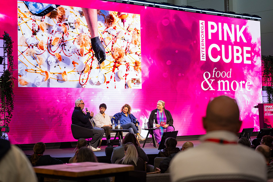 Für Aufmerksamkeit sorgt in diesem Jahre wieder der „Pink Cube“ in Halle A3. Dort ordnet Trendforscherin Karin Tischer internationale Impulse strategisch ein. Foto: Messe Hamburg und Kongress