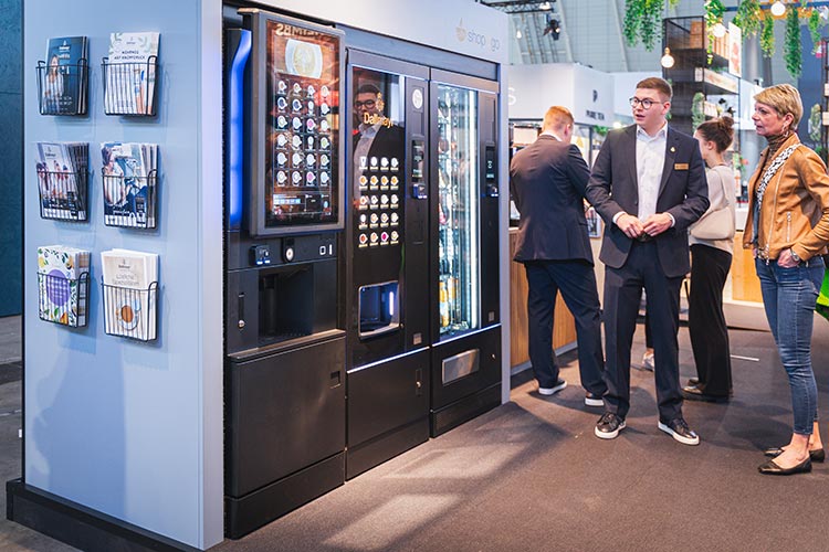 Automatenkonzepte spielten im „Fokus Vending“ der diesjährigen Intergastra die Hauptrolle, beispielsweise am Stand von Dallmayr. Foto: Poppe / VendingSpiegel