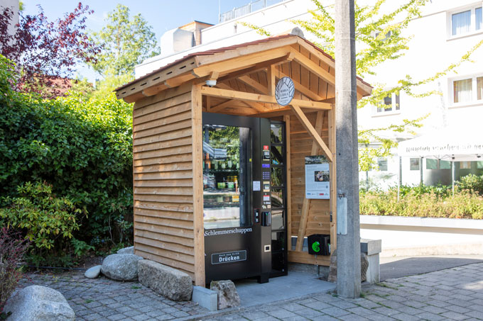 Gefördert durch die Stadt Erlangen und gesponsert von ansässigen Unternehmen, soll der neuaufgestellte Schlemmerautomat „Margalädla“ des Hotel Luise eine Lücke in der Erlanger Nahversorgung schließen. Foto: Hotel Luise