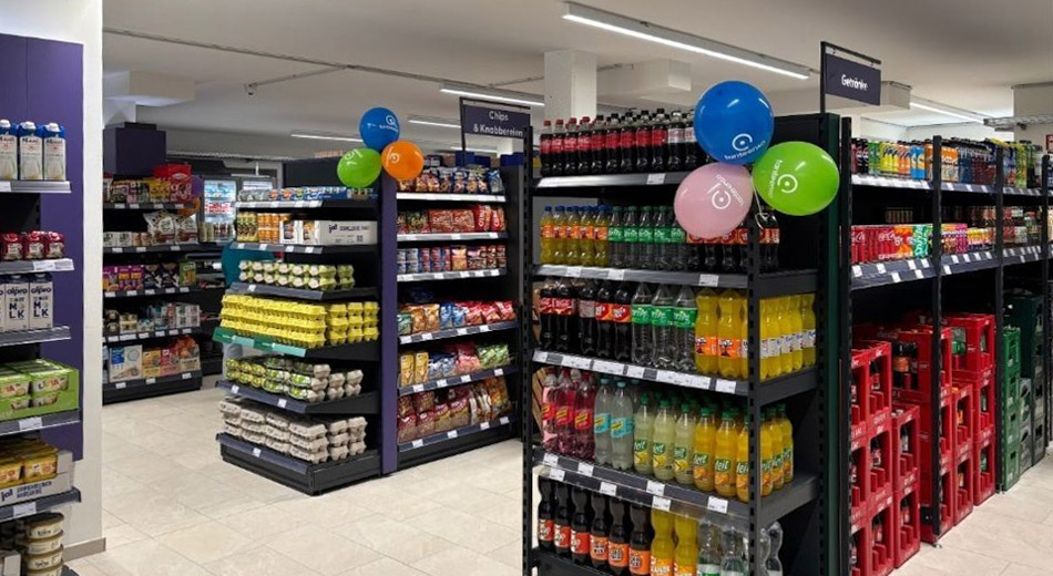 Auf 230 Quadratmetern stehen etwa 3.000 Produkte für den täglichen Bedarf bereit. Foto: Tante Enso